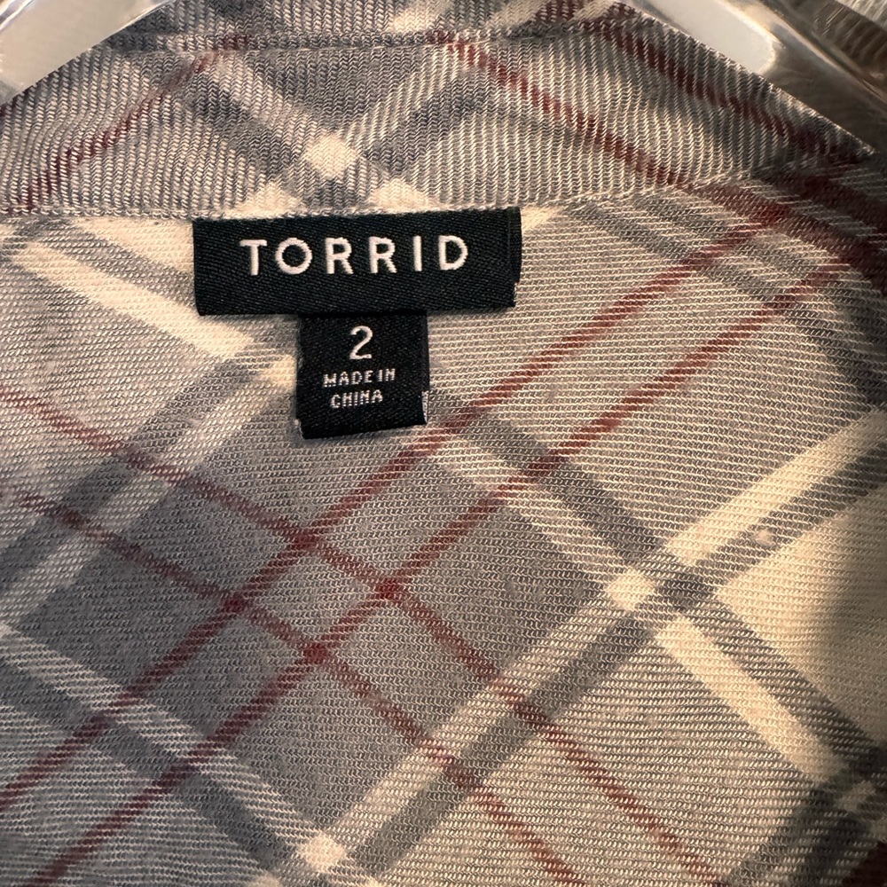 Torrid Plaid Button Down Shirt Womens Size 2 Gray Burgundy Lightweight Blouse - Picture 6 of 9